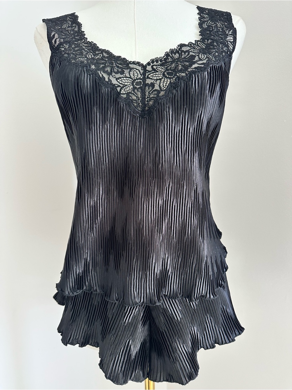 La Perla Vintage documented pleated top and shorts - Picture 8 of 14
